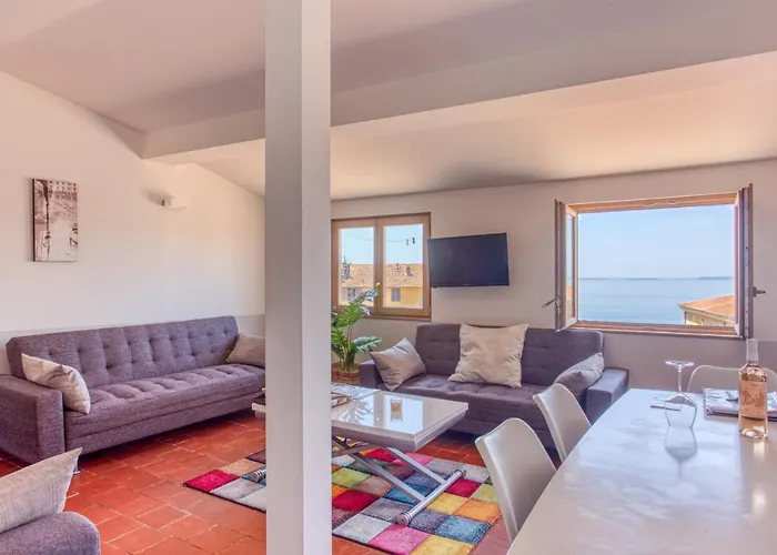 LE GILLY 6 - F3 EXCEPTIONNEL, VUE MER, MODERNE, CLIMATISATION, Vieux-Nice